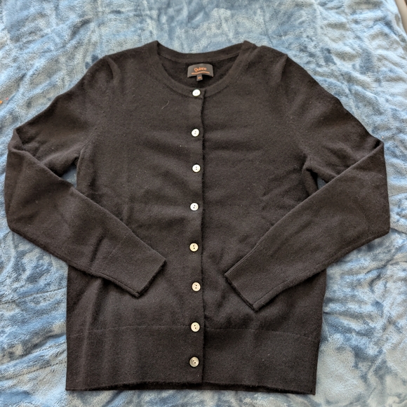 Quince Sweaters - NWOT Quince 100% Mongolian Cashmere Black Button-Front Women’s Cardigan XS